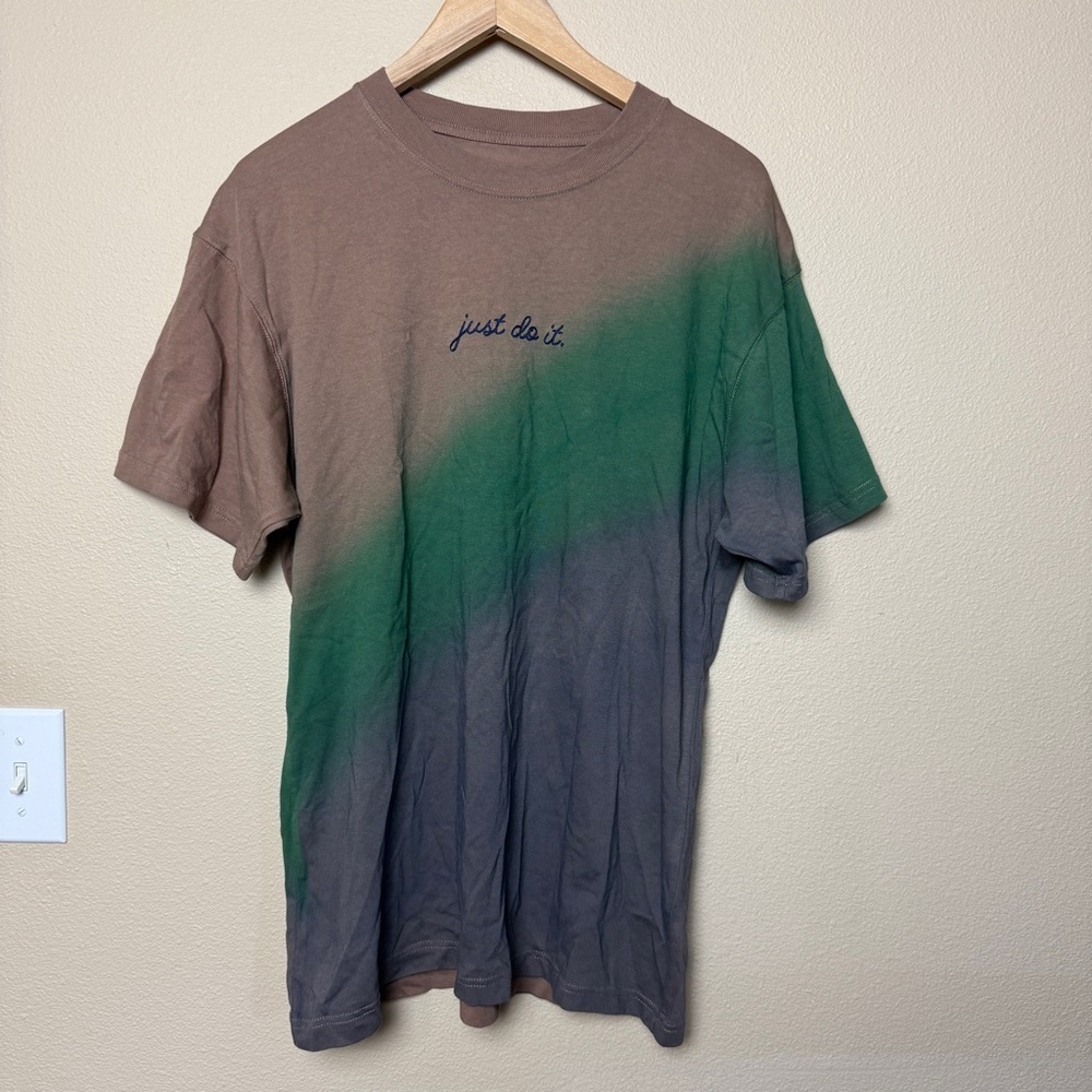 Nike Ombré Max 90 Embroidered T Shirt- Size small - Picture 4 of 9